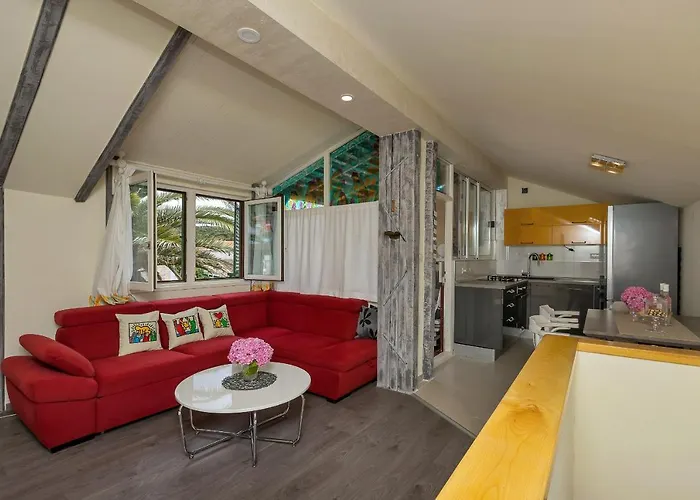 Montana, Town Centre Makarska