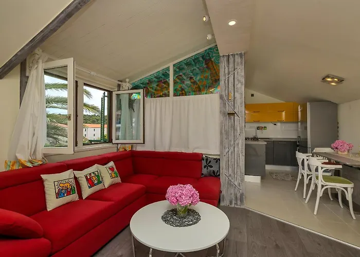 Montana, Town Centre Makarska