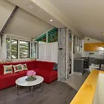 Montana, Town Centre Makarska