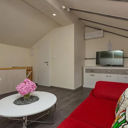 Montana, Town Centre * Makarska