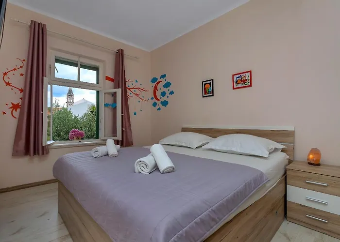 Montana, Town Centre * Makarska