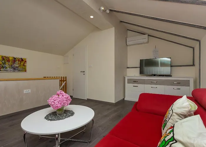 Montana, Town Centre * Makarská