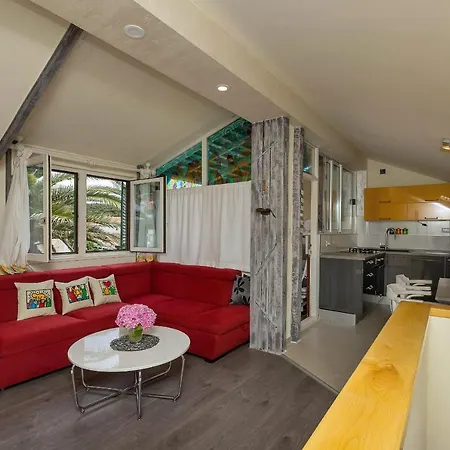 Montana, Town Centre Makarska